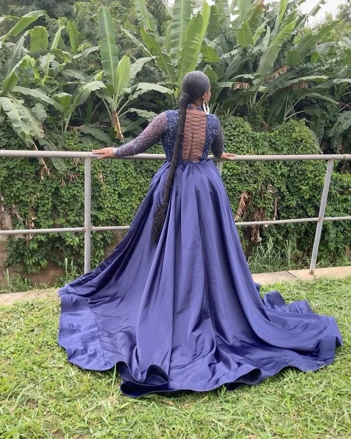 Elegant Royal Blue Evening Dresses Luxury Beaded Long Sleeves See Through Sexy Satin With Train Plus Size Prom Party Gowns Robe de mariée