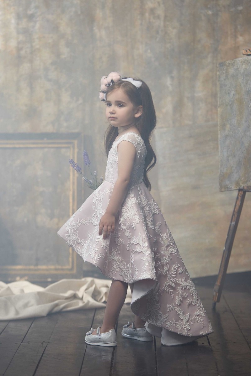 Lovely Hi-Lo Flower Girl Dresses Lace Appliques Birthday Party Wear For Wedding Sleeveless Little Baby Pageant Gowns