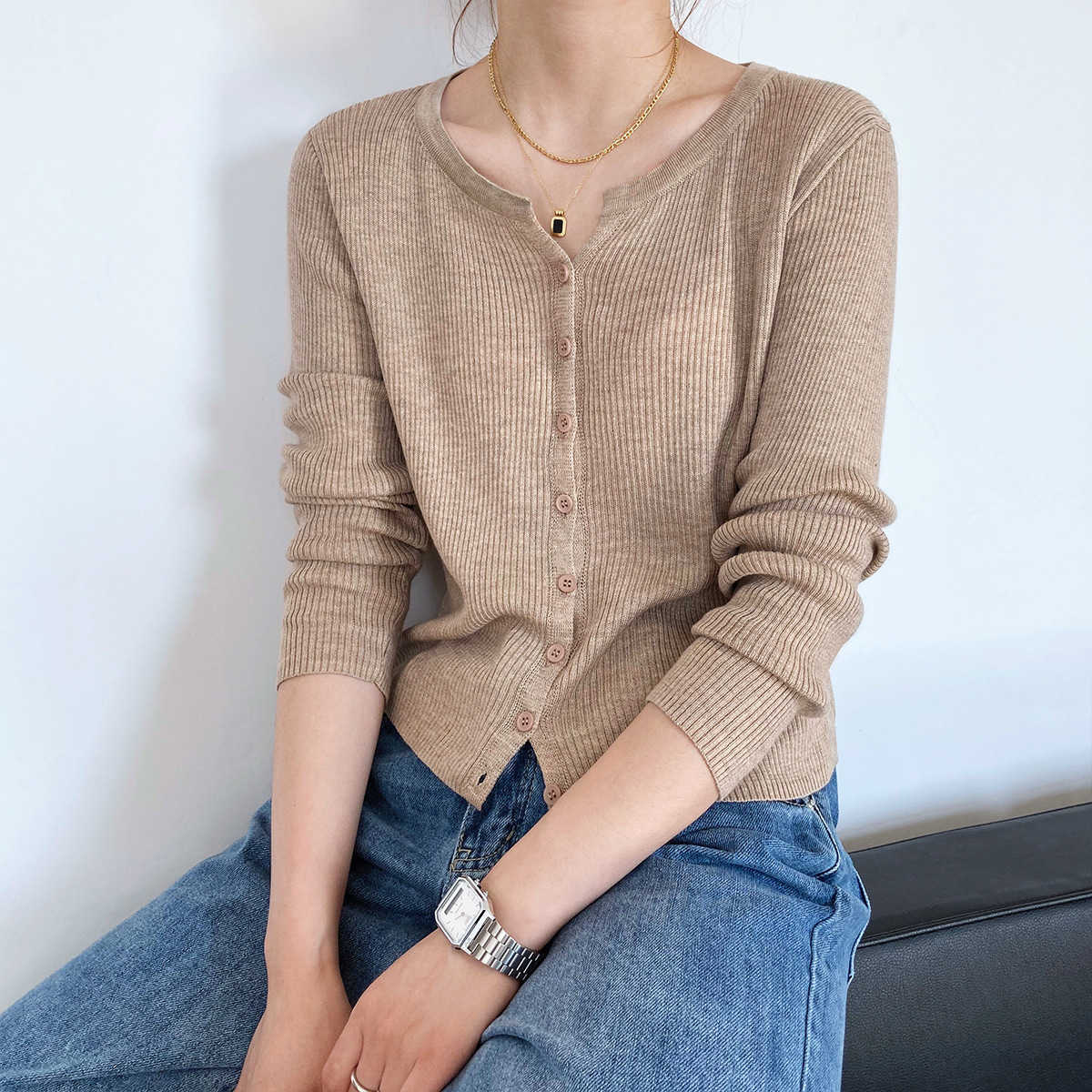 Korean Small V-neck Thin Knitwear Cardigan Women' Spring Coat Long Sleeve Single Breasted Sweater Female 210607, Grey
Korean Small V-neck Thin Knitwear Cardigan Women' Spring Coat Long Sleeve Single Breasted Sweater Female 210607, Grey