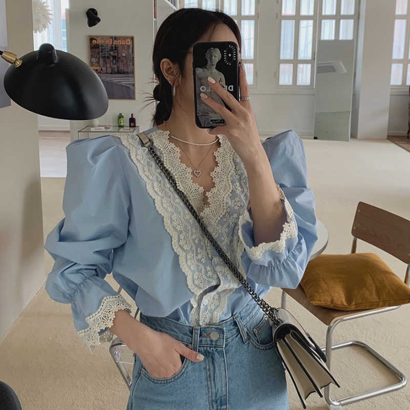 Korejpaa Blouse Women Korean Chic Elegant Soft Blue V-neck Office Lady Lace Hook Stitch Loose Single Breasted Puff Sleeve Shirt 210526