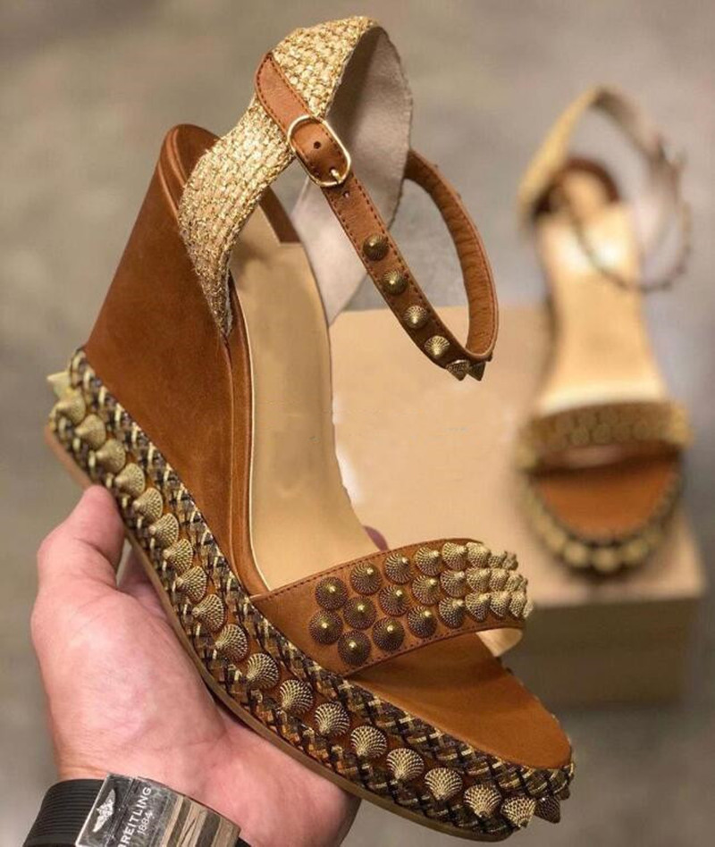 Luxury Lady Red Bottom Sandals Shoes For Women's Pyraclou Sandal Wedge Studs Women Ankle Strap Gladiator High Heels Party Wedding Dress With Box
Luxury Lady Red Bottom Sandals Shoes For Women's Pyraclou Sandal Wedge Studs Women Ankle Strap Gladiator High Heels Party Wedding Dress With Box
