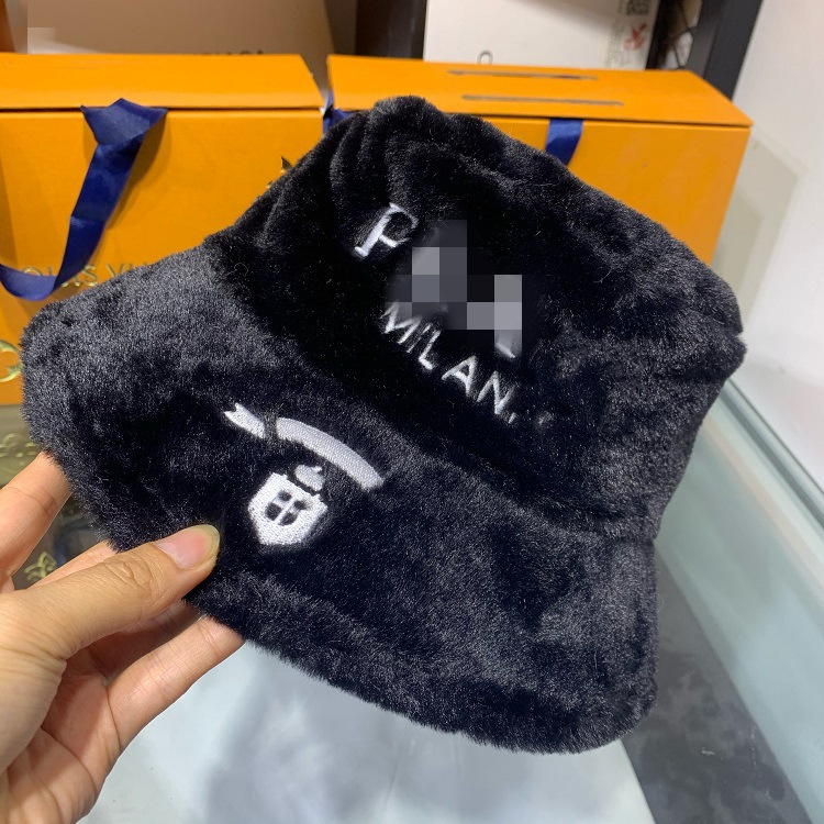 2021 Fuzzy Bucket Hat Women Men Furry Hats Winter Fluffy Luxury Designers Caps Mens Bonnet Beanie hats Fitted Trucker Letter P cap a1, White
2021 Fuzzy Bucket Hat Women Men Furry Hats Winter Fluffy Luxury Designers Caps Mens Bonnet Beanie hats Fitted Trucker Letter P cap a1, White
