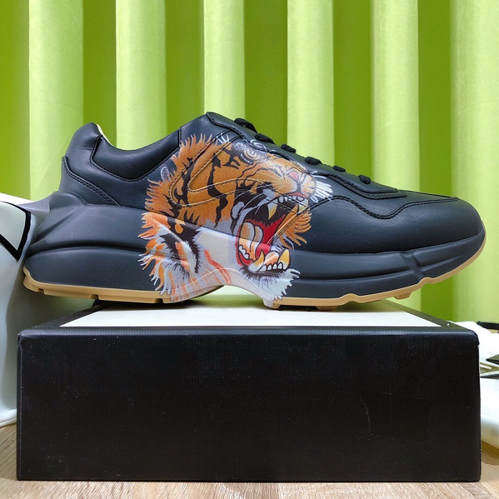 Rhyton leather sneaker mens designers shoes with Strawberry wave mouth Tiger print Vintage Trainer women box size 35-45, 09
Rhyton leather sneaker mens designers shoes with Strawberry wave mouth Tiger print Vintage Trainer women box size 35-45, 09