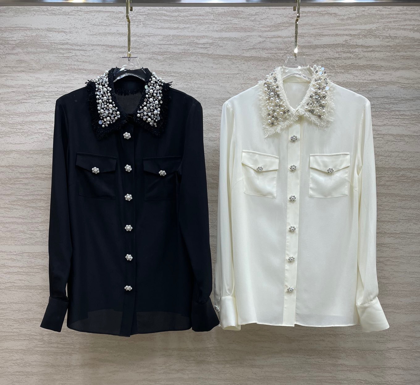 Luxurious 100% Silk Women Shirts Designer Black/White Lapel Neck Beads Crystals Women Blouses 92615
Luxurious 100% Silk Women Shirts Designer Black/White Lapel Neck Beads Crystals Women Blouses 92615