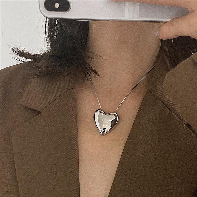 Pendant Necklaces 2021 Vintage Metal Love Heart For Women Girl Short Chain Necklace Fashion Jewelry Silver Color
Pendant Necklaces 2021 Vintage Metal Love Heart For Women Girl Short Chain Necklace Fashion Jewelry Silver Color