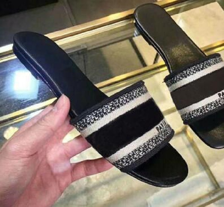 fashion women shoes Slides sandals lady wedge sandals for women letter sandals classic woman beach shoes 35-42, Green
fashion women shoes Slides sandals lady wedge sandals for women letter sandals classic woman beach shoes 35-42, Green