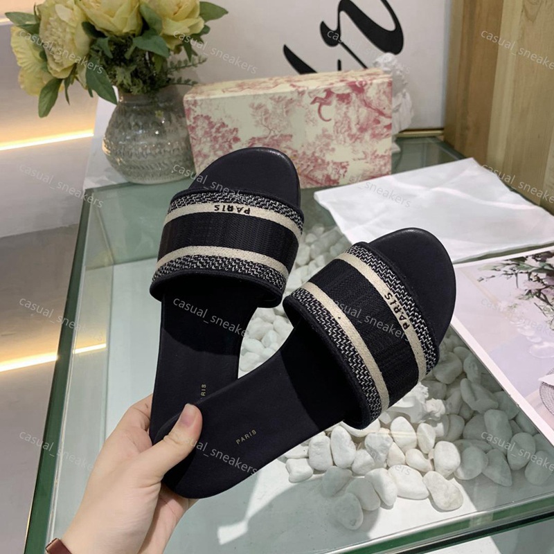 Women Embroidered Cotton Slippers Black Deep Blue Green Canvas Leather Flat Slides Womens Multicolor Embroidery Slipper Home Flip Flops Casu
Women Embroidered Cotton Slippers Black Deep Blue Green Canvas Leather Flat Slides Womens Multicolor Embroidery Slipper Home Flip Flops Casu