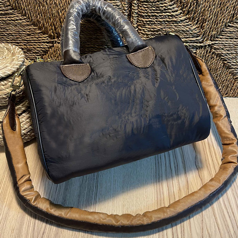 Women Tote Bag Crossbody Pillow Bags Classic Shoulder Back Handbag Fashion Old Flower Package Ladies Zipper Pouch 2021 Autumn And Winter
Women Tote Bag Crossbody Pillow Bags Classic Shoulder Back Handbag Fashion Old Flower Package Ladies Zipper Pouch 2021 Autumn And Winter