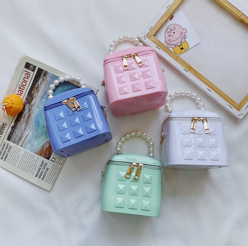 Luxury Girls pearl chain jelly handbag Designer kids square box messenger bags children one shoulder princess bag women mini lipstick Purse A7131, Pink
Luxury Girls pearl chain jelly handbag Designer kids square box messenger bags children one shoulder princess bag women mini lipstick Purse A7131, Pink