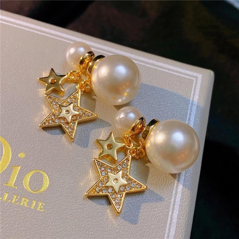 Stud Premium Earrings For Women, A Piece Of Jewelry Made High-quality Brass Material, Very Bright And Luxurious Women 
Stud Premium Earrings For Women, A Piece Of Jewelry Made High-quality Brass Material, Very Bright And Luxurious Women