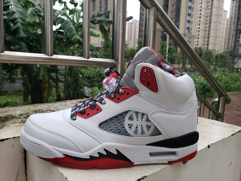 2021 Released 5 Raging Bull men Basketball Shoes DD0587-600 5s Quai 54 outdoor Sneakers size 7~13 With Original Box, White
2021 Released 5 Raging Bull men Basketball Shoes DD0587-600 5s Quai 54 outdoor Sneakers size 7~13 With Original Box, White