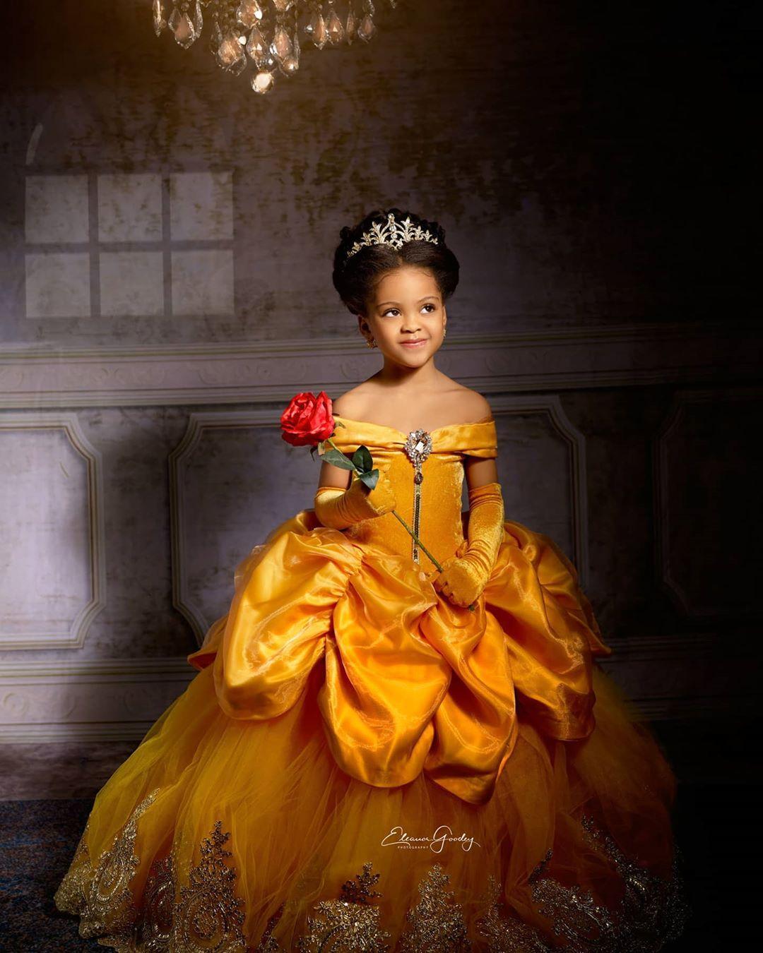 Yellow Lace Crystals Flower Girl Dresses Bateau Balll Gown Little Girl Wedding Cheap Communion Pageant Gowns Birthday Dress