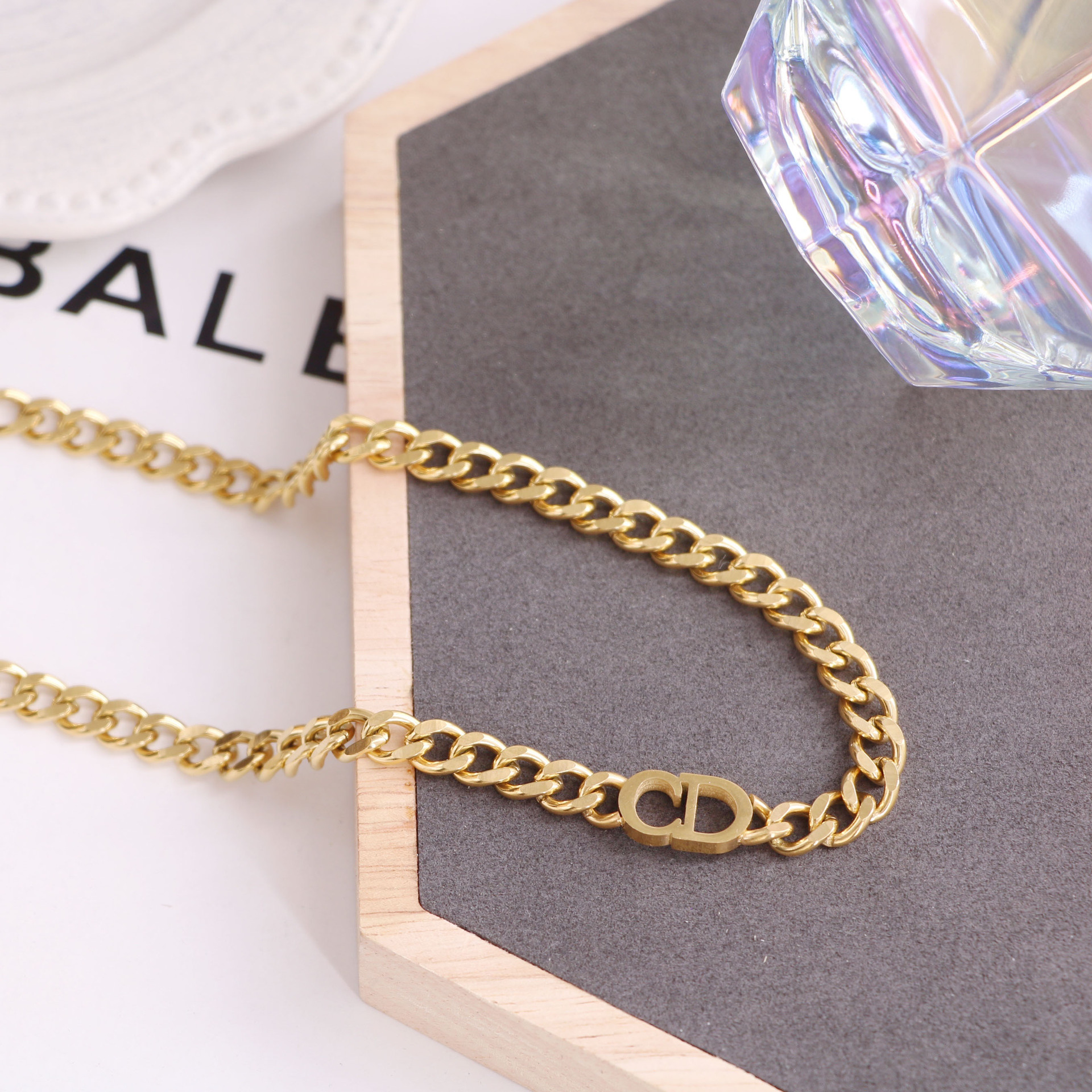 18K Gold Plated Luxury Designers D Letters Chain Bracelets Creativity Geometric Vintage Women Titanium Steel Bracelet High Quality Wedding Party Jewerlry
18K Gold Plated Luxury Designers D Letters Chain Bracelets Creativity Geometric Vintage Women Titanium Steel Bracelet High Quality Wedding Party Jewerlry
