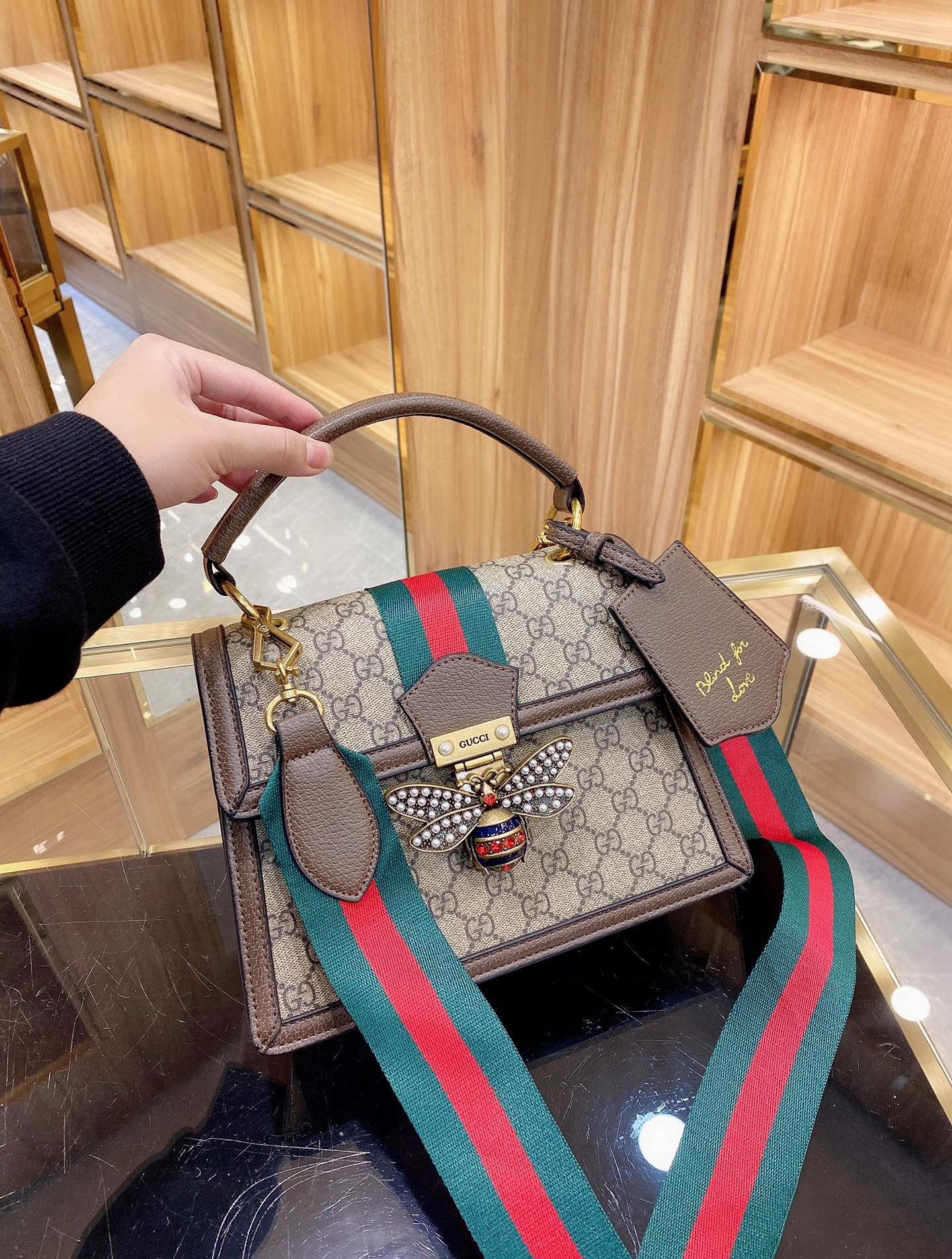 Classic Brand Logo Shoulder Bags Handbags Tote Purse High Quality Leather Women Handbag Crossbody Bag - L3147, Red;black
Classic Brand Logo Shoulder Bags Handbags Tote Purse High Quality Leather Women Handbag Crossbody Bag - L3147, Red;black