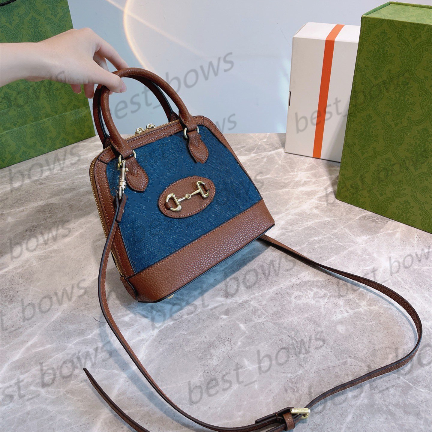 Luxurys designers high Quality Ladies Brand Cowboy shell bag 2021 Women handbag Fashion handbags mother shoulder Bags cossbody totes chains letter temperament, No bags
Luxurys designers high Quality Ladies Brand Cowboy shell bag 2021 Women handbag Fashion handbags mother shoulder Bags cossbody totes chains letter temperament, No bags