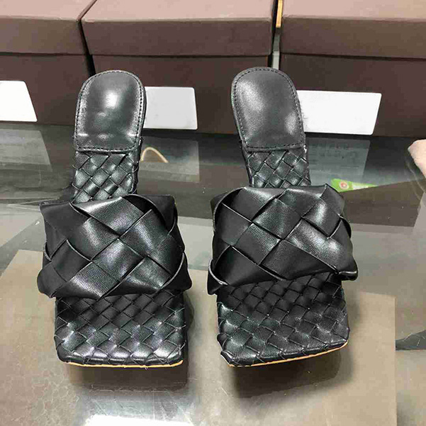 Spring summer fashion Women Slippers Double-layer Rhinestone Buckle Sandals Outside Wild Beach Slipper Ladies Leisure Home Flip Flop with box, Black
Spring summer fashion Women Slippers Double-layer Rhinestone Buckle Sandals Outside Wild Beach Slipper Ladies Leisure Home Flip Flop with box, Black