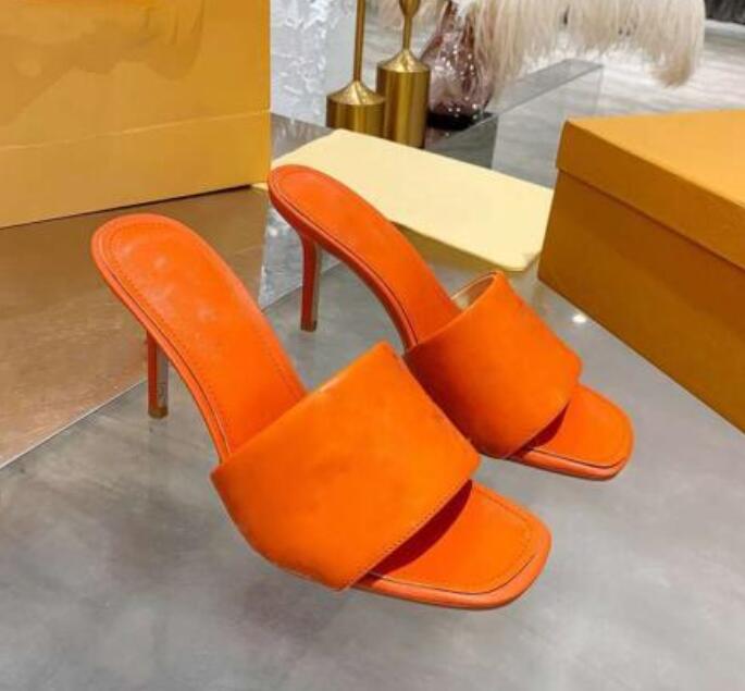 Designer High Quality Slippers Flat Mules High-heeled Shoes Women Slides Fashion Sandals Black Pink Orange Blue Brown White Summer Flip Flops, Box not sold separately
Designer High Quality Slippers Flat Mules High-heeled Shoes Women Slides Fashion Sandals Black Pink Orange Blue Brown White Summer Flip Flops, Box not sold separately