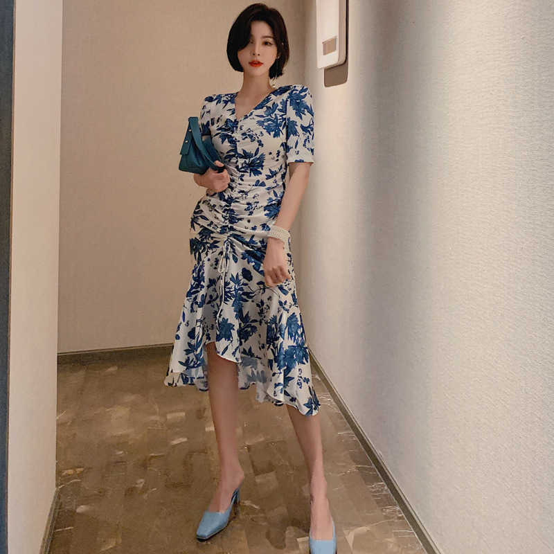 summer vacation retro V-neck floral dress French bag hips Knee-Length Office Lady Print Zippers 210603, Blue
summer vacation retro V-neck floral dress French bag hips Knee-Length Office Lady Print Zippers 210603, Blue