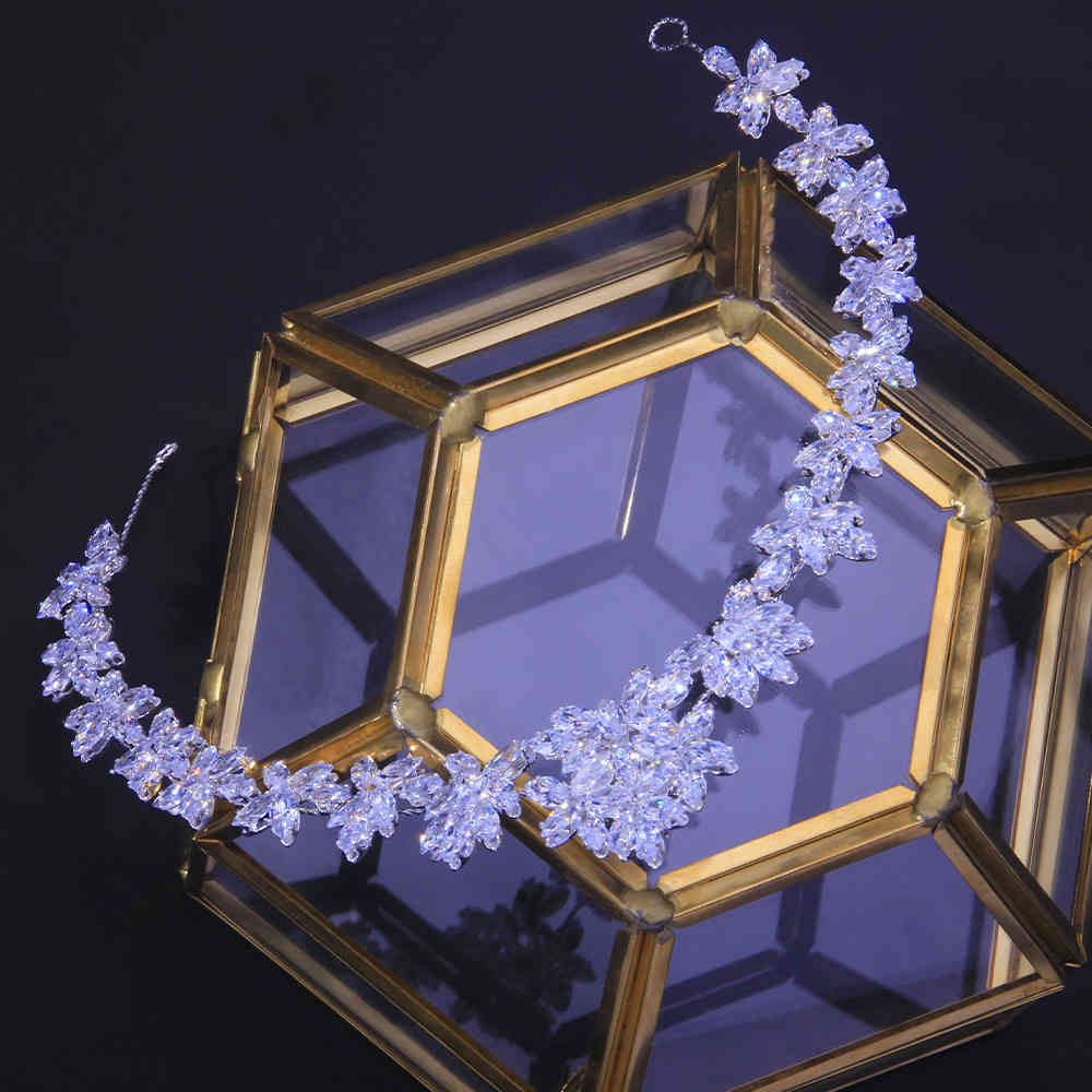 Fashion Baroque Bridal Zircon Headband Tiaras Crown Wedding Hair Accessories Bling Crystal Hairband Jewelry for Women Gift
Fashion Baroque Bridal Zircon Headband Tiaras Crown Wedding Hair Accessories Bling Crystal Hairband Jewelry for Women Gift