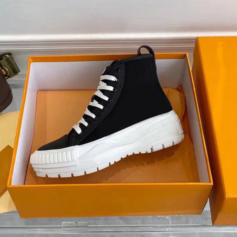 Autumn winter Martin boots leather lace-up sneaker Casual woman boot fashion platform Trainers Thick bottom High top women designer shoes La, Black
Autumn winter Martin boots leather lace-up sneaker Casual woman boot fashion platform Trainers Thick bottom High top women designer shoes La, Black