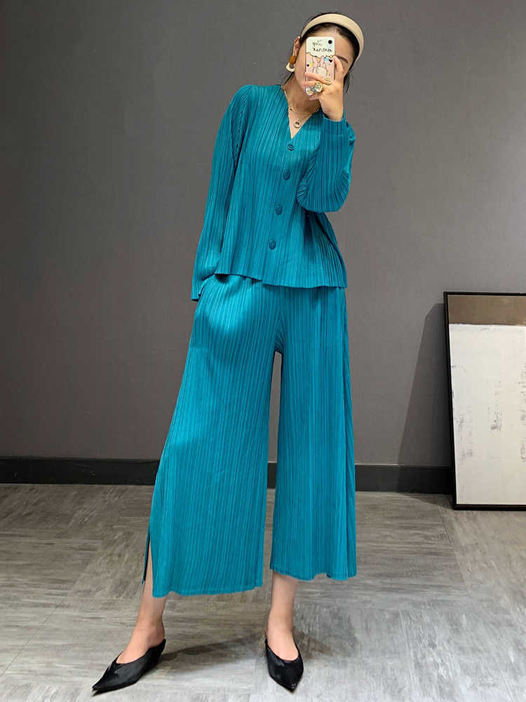 Miyake Pleated Matching Sets Falll Plus Size Suit High Fashion 2 Piece Wide Leg Pants Crop Top Long Sleeve Women Clothing 210930