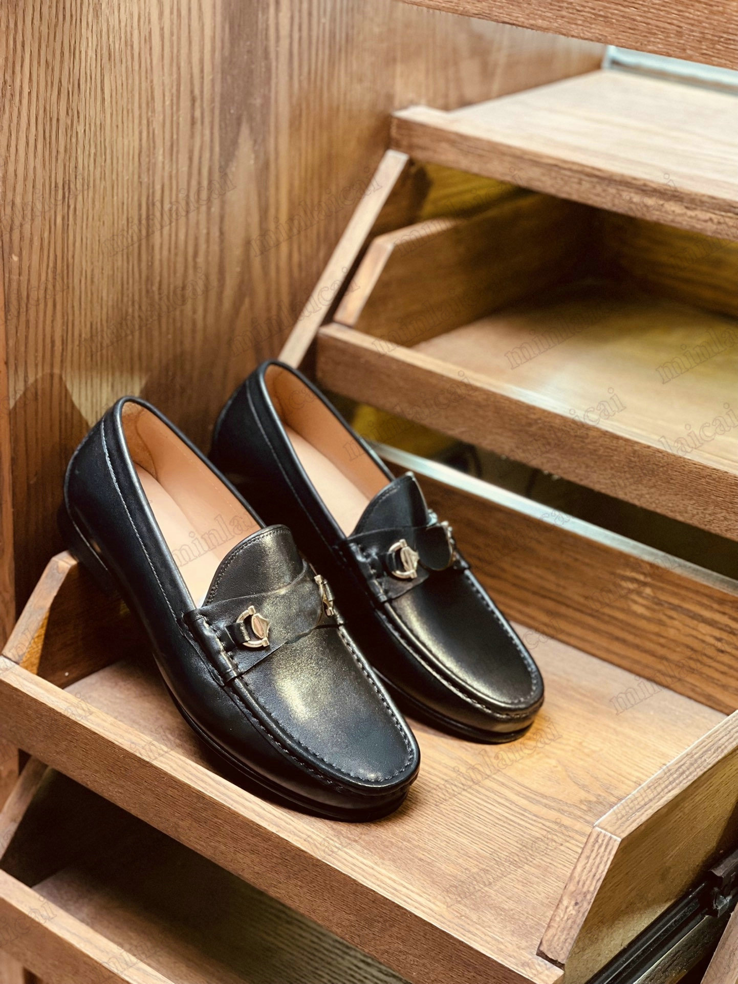 1953 Horsebit Buckle Moccasins Leather Shoes Loafers Bee Classic Slip-on Mens Dress Oxfords Men Designer Luxurys Designers Shoe 307929, No shoes
1953 Horsebit Buckle Moccasins Leather Shoes Loafers Bee Classic Slip-on Mens Dress Oxfords Men Designer Luxurys Designers Shoe 307929, No shoes
