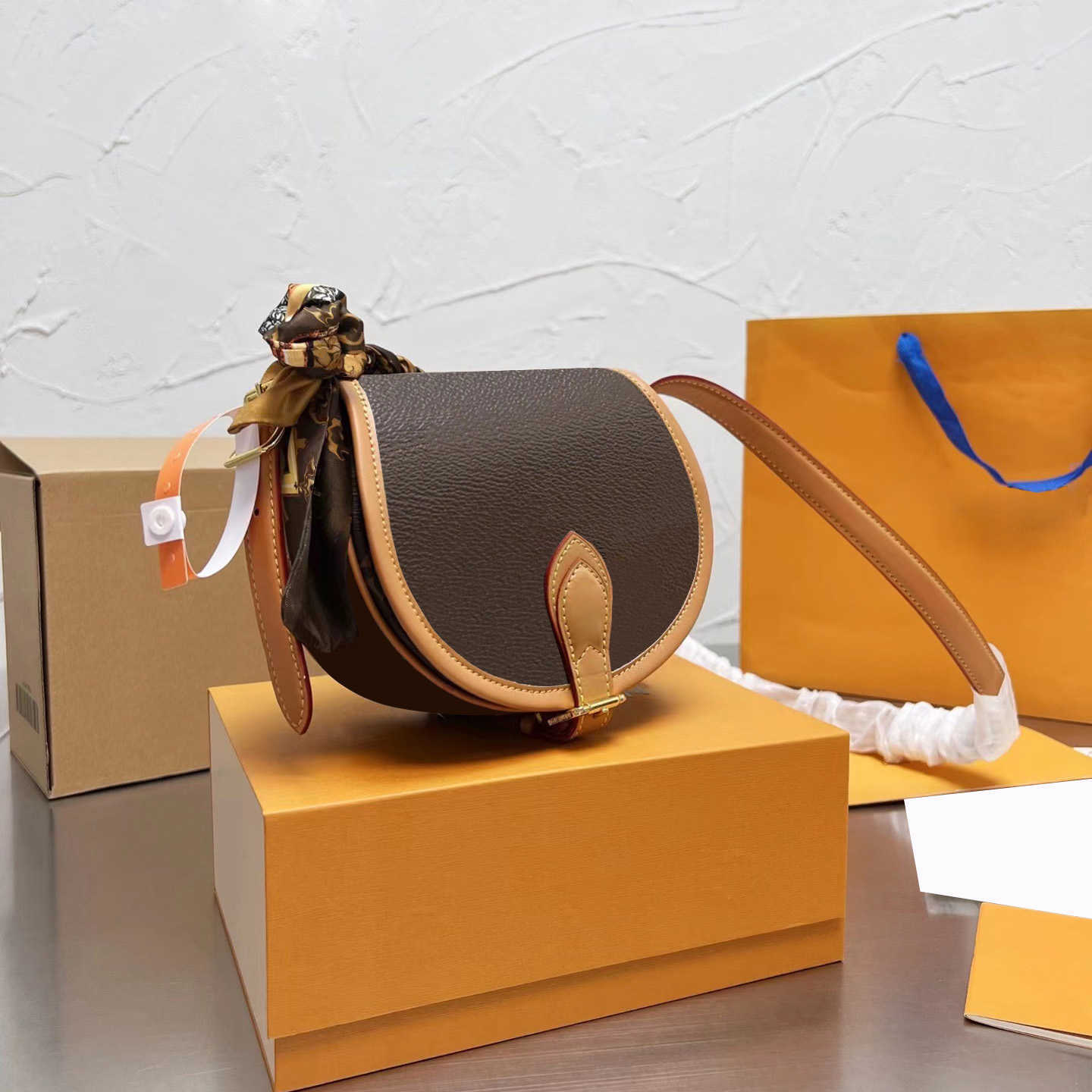 Designers Bags Luxurys women shoulder Saddle bag crossbody handbag lady wallet simple versatile Brown old flower leather handbags with box
Designers Bags Luxurys women shoulder Saddle bag crossbody handbag lady wallet simple versatile Brown old flower leather handbags with box