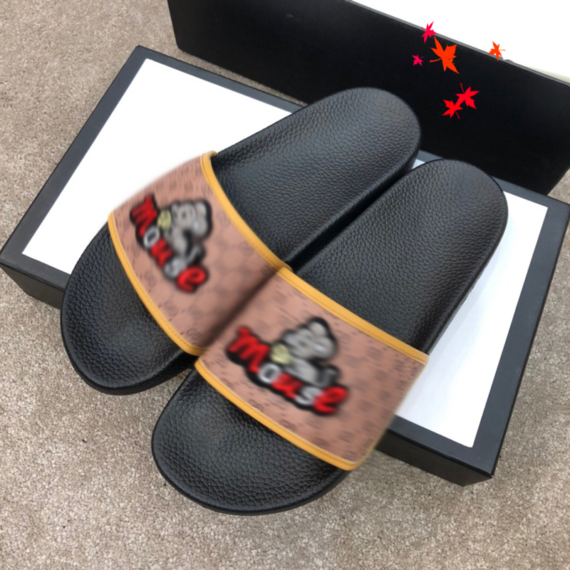 2021 Slipper Designer Slide Summer sandals Fashion Men Beach Indoor Flat Flip Flops Leather luxurys Shoes mens Slippers with box Size 39-45 -H182, Black
2021 Slipper Designer Slide Summer sandals Fashion Men Beach Indoor Flat Flip Flops Leather luxurys Shoes mens Slippers with box Size 39-45 -H182, Black