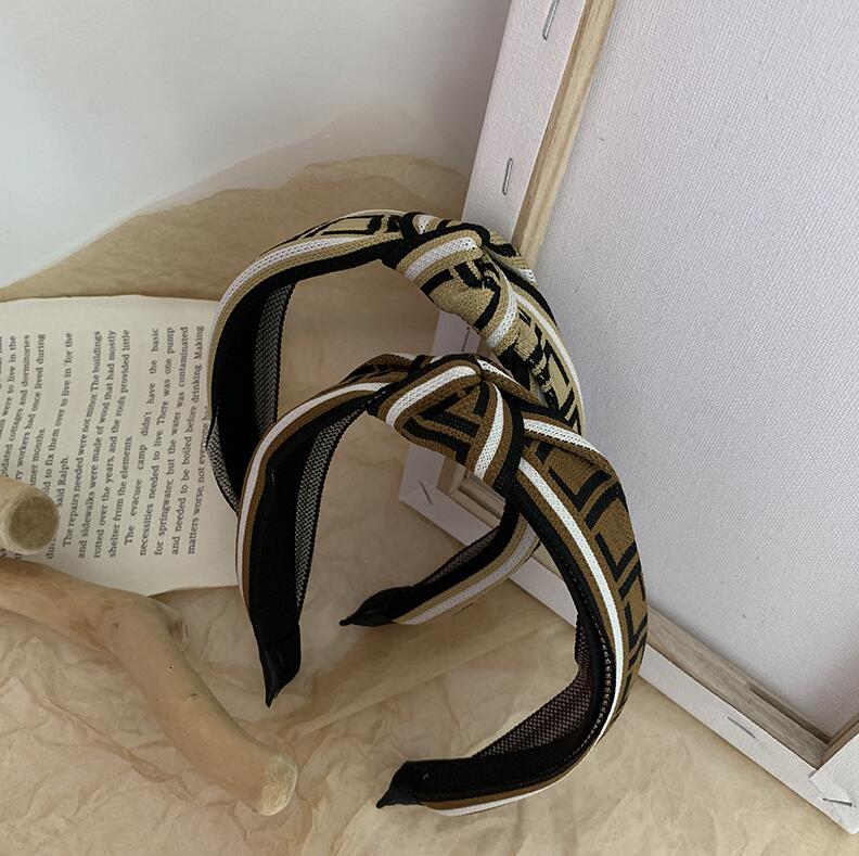 Korean Sweet Vintage Cross Knotted Headband Brand Designers Letters Print Wide Edge Hair Hoop Charm Women Wash Face Hairbands Headwarps Acce, Silver
Korean Sweet Vintage Cross Knotted Headband Brand Designers Letters Print Wide Edge Hair Hoop Charm Women Wash Face Hairbands Headwarps Acce, Silver