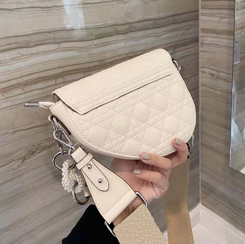 2021 high quality brand ladies handbag crossbody shoulder bag canvas large capacity with original box and dust bags 043566
2021 high quality brand ladies handbag crossbody shoulder bag canvas large capacity with original box and dust bags 043566