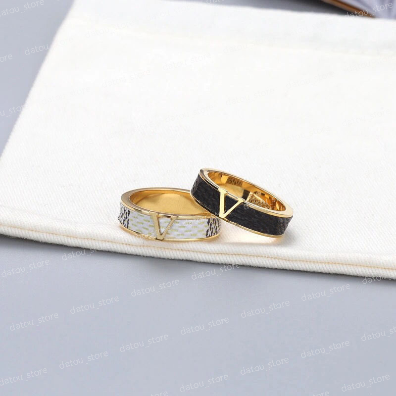 Fashion Engagement Rings For Women Mens Luxury Designer Ring Letter Love Leather Jewelry Party Anniversary Gift Womens Gold Rings, Silver
Fashion Engagement Rings For Women Mens Luxury Designer Ring Letter Love Leather Jewelry Party Anniversary Gift Womens Gold Rings, Silver