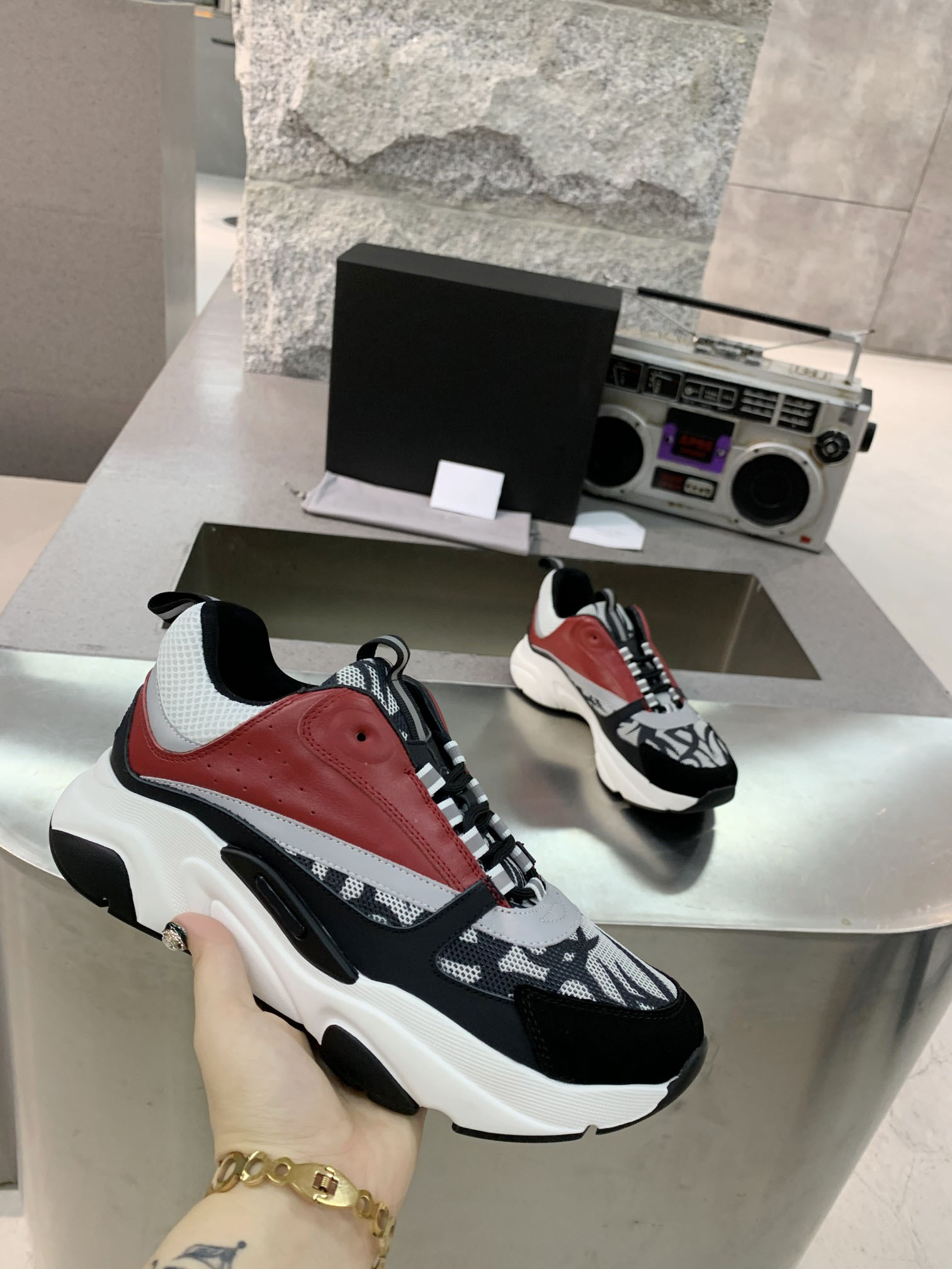 Designers B22 B23 Casual Shoes Luxury Men Women Canvas Calfskin Sneakers Obliques White Technical Knit Retro Patchwork Leather Trainers Platform Shoe, Color 4
Designers B22 B23 Casual Shoes Luxury Men Women Canvas Calfskin Sneakers Obliques White Technical Knit Retro Patchwork Leather Trainers Platform Shoe, Color 4
