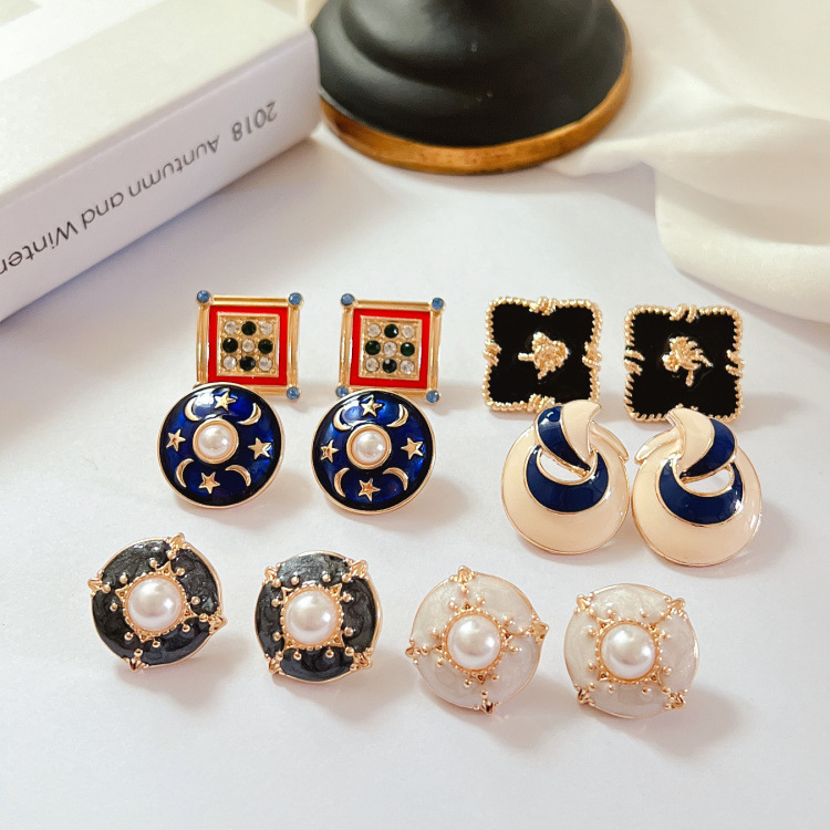 4 Style 18K Gold Plated 925 Silver Luxury Brand Designers Letters Stud Geometric Famous Women Round Crystal Rhinestone Pearl Earring Wedding Party Jewerlry
4 Style 18K Gold Plated 925 Silver Luxury Brand Designers Letters Stud Geometric Famous Women Round Crystal Rhinestone Pearl Earring Wedding Party Jewerlry
