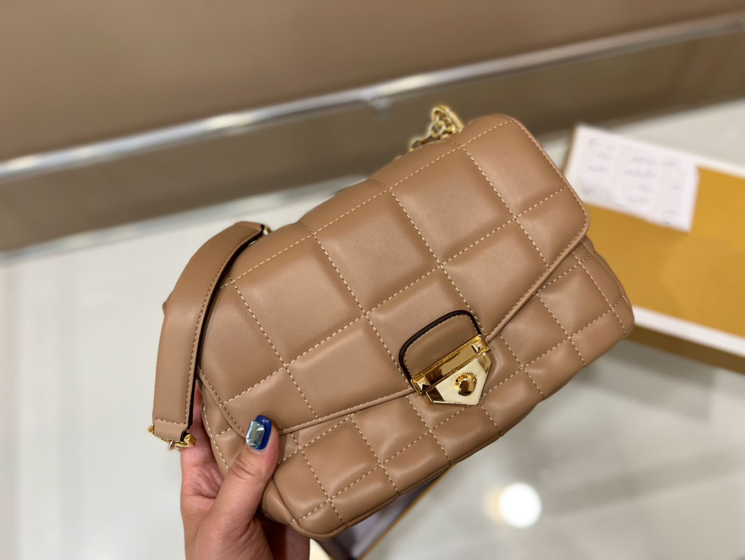 2022 New Luxury soho leather women's messenger bag black purse white rhombus pattern handbag wallet classic flip bags SOHO Bag, Customize
2022 New Luxury soho leather women's messenger bag black purse white rhombus pattern handbag wallet classic flip bags SOHO Bag, Customize
