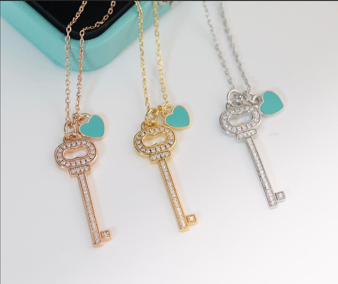 Famouse Stylist S925 Chinese Knot Pendant Necklace 100% 925 Silver Necklaces Platinum Blue Enamel Key Chains
Famouse Stylist S925 Chinese Knot Pendant Necklace 100% 925 Silver Necklaces Platinum Blue Enamel Key Chains