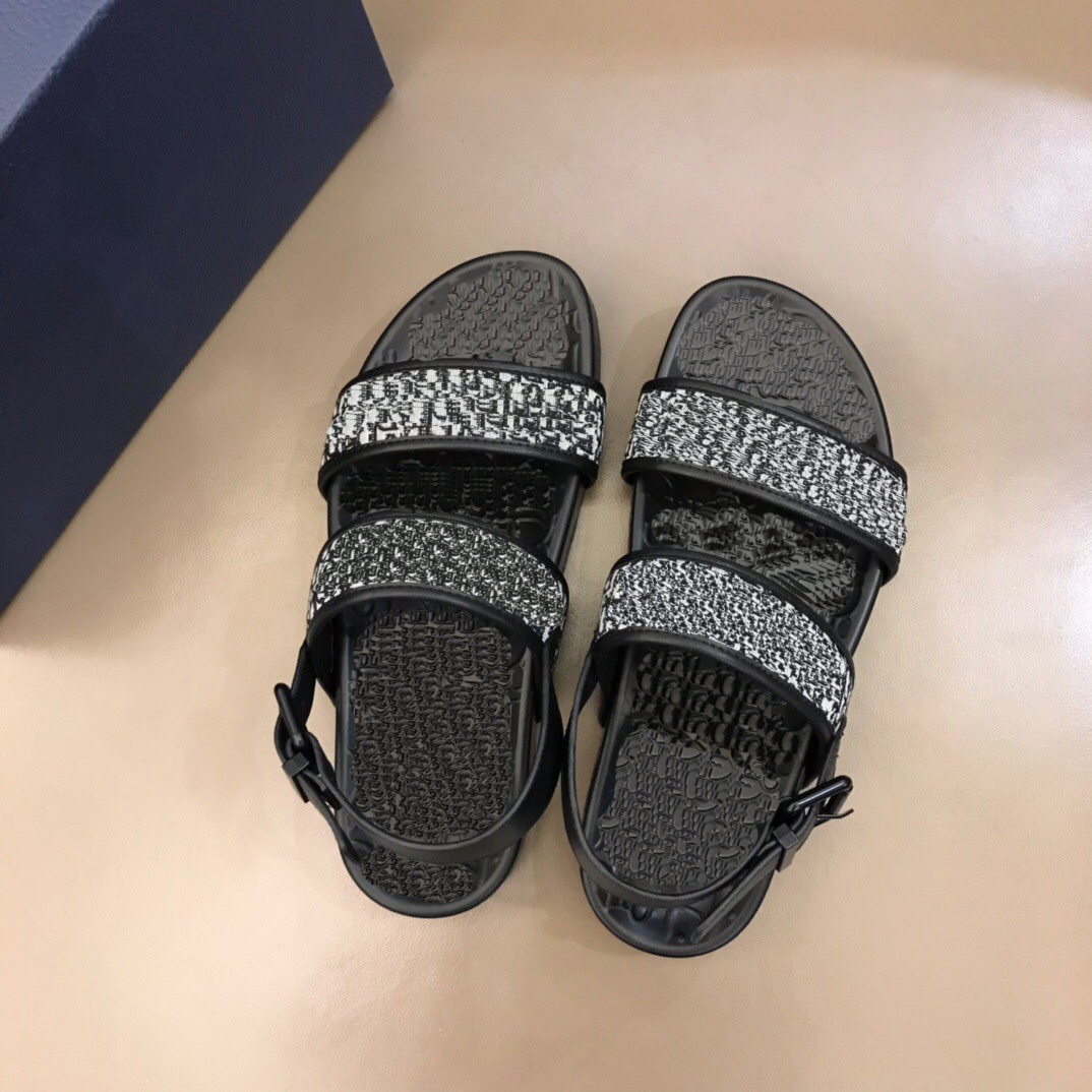 2021 Letter full print buckle belt casual Sandals men's presbyopic letters embroidery breathable outer wear fashionable flat-heeled men shoe
2021 Letter full print buckle belt casual Sandals men's presbyopic letters embroidery breathable outer wear fashionable flat-heeled men shoe