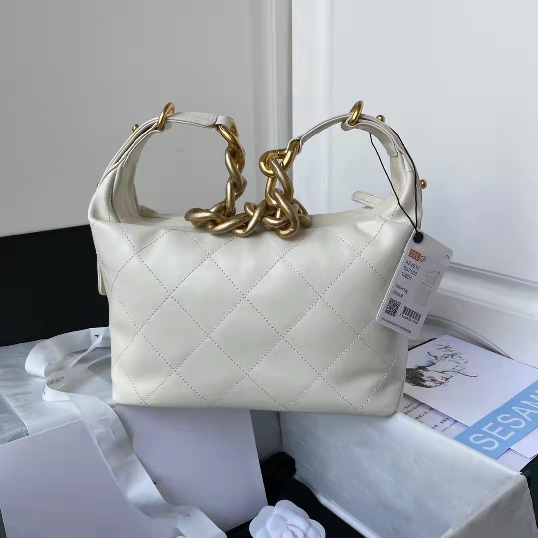 High-end quality cowhide hoBO armpit bags model. AS2910 Bag body soft cowhand upper body is very sa foreign atmosphere capacity is also very considerable
High-end quality cowhide hoBO armpit bags model. AS2910 Bag body soft cowhand upper body is very sa foreign atmosphere capacity is also very considerable