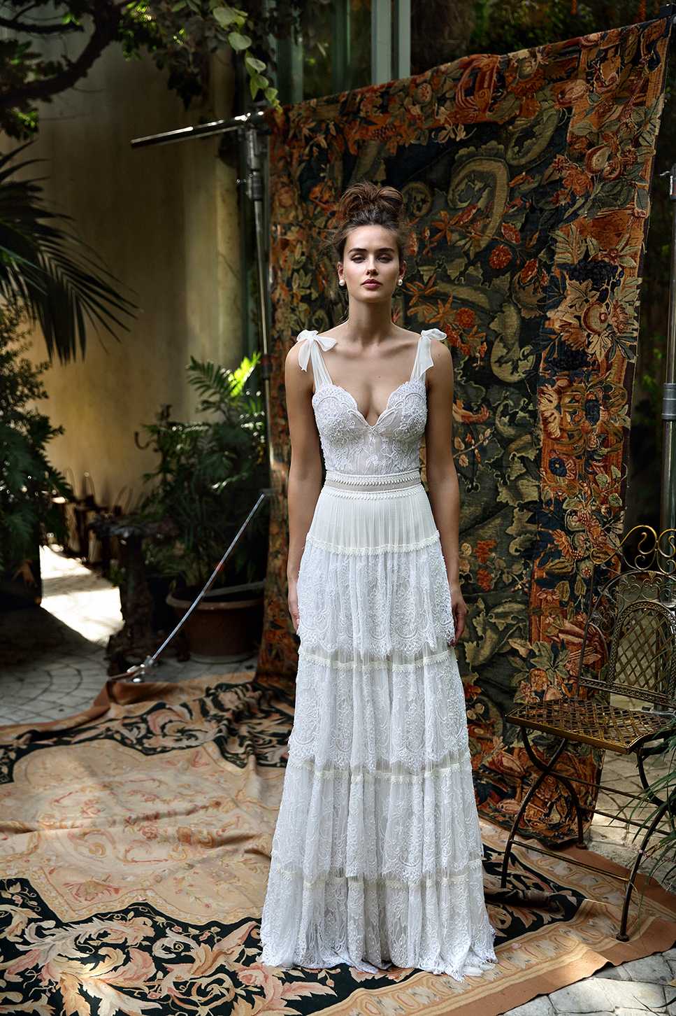 Lace Dresses Deep V Neck Lihi Hod Tiers Backless Bridal Dress Sweep Train Bow Spring Beach Beads Wedding Gowns