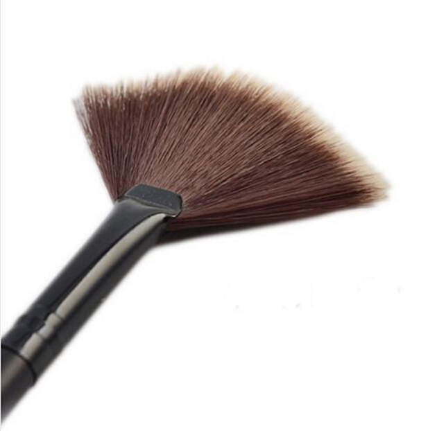 Fashion Portable Slim Fan Shape Powder Concealor Blending Foundation Highlighter Makeup Brush High Quality Best Gift
