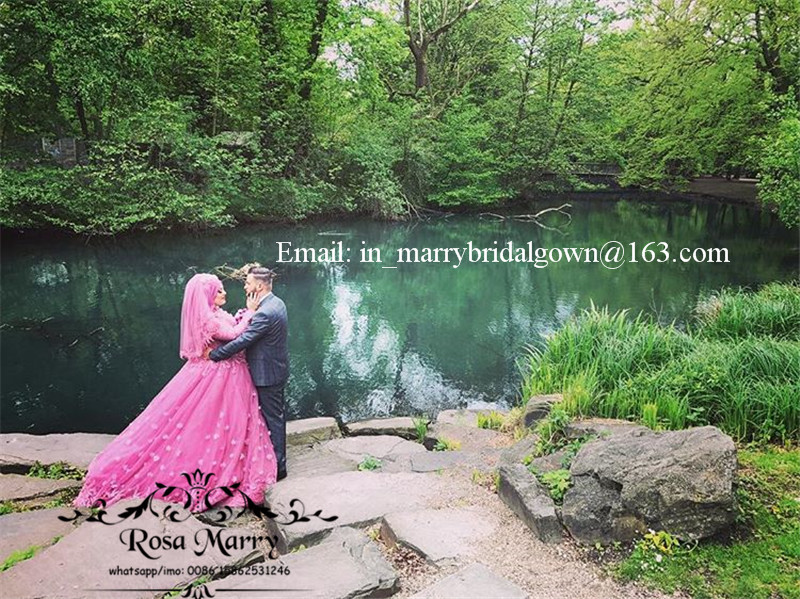 Pink Muslim Hijab Ball Gown Wedding Dresses 2020 High Neck 3D Floral Long Sleeves Vintage Lace Plus Size Islamic Kaftan Abayas Bridal Gowns
