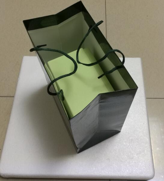 free fashion watch box square red box for watches booklet card tags and papers in english, Black;blue
free fashion watch box square red box for watches booklet card tags and papers in english, Black;blue