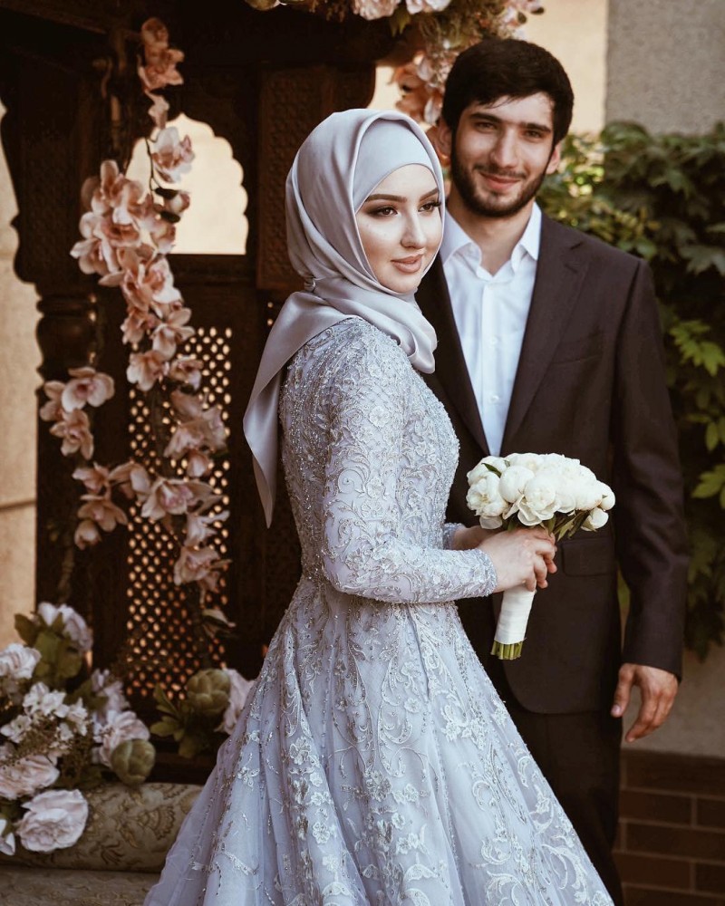 Muslim Wedding Dresses With Belt Arabic Dubai Lace Applique Long Sleeve Bridal Dress Jewel Neck Beads Floor Length Wedding Dress