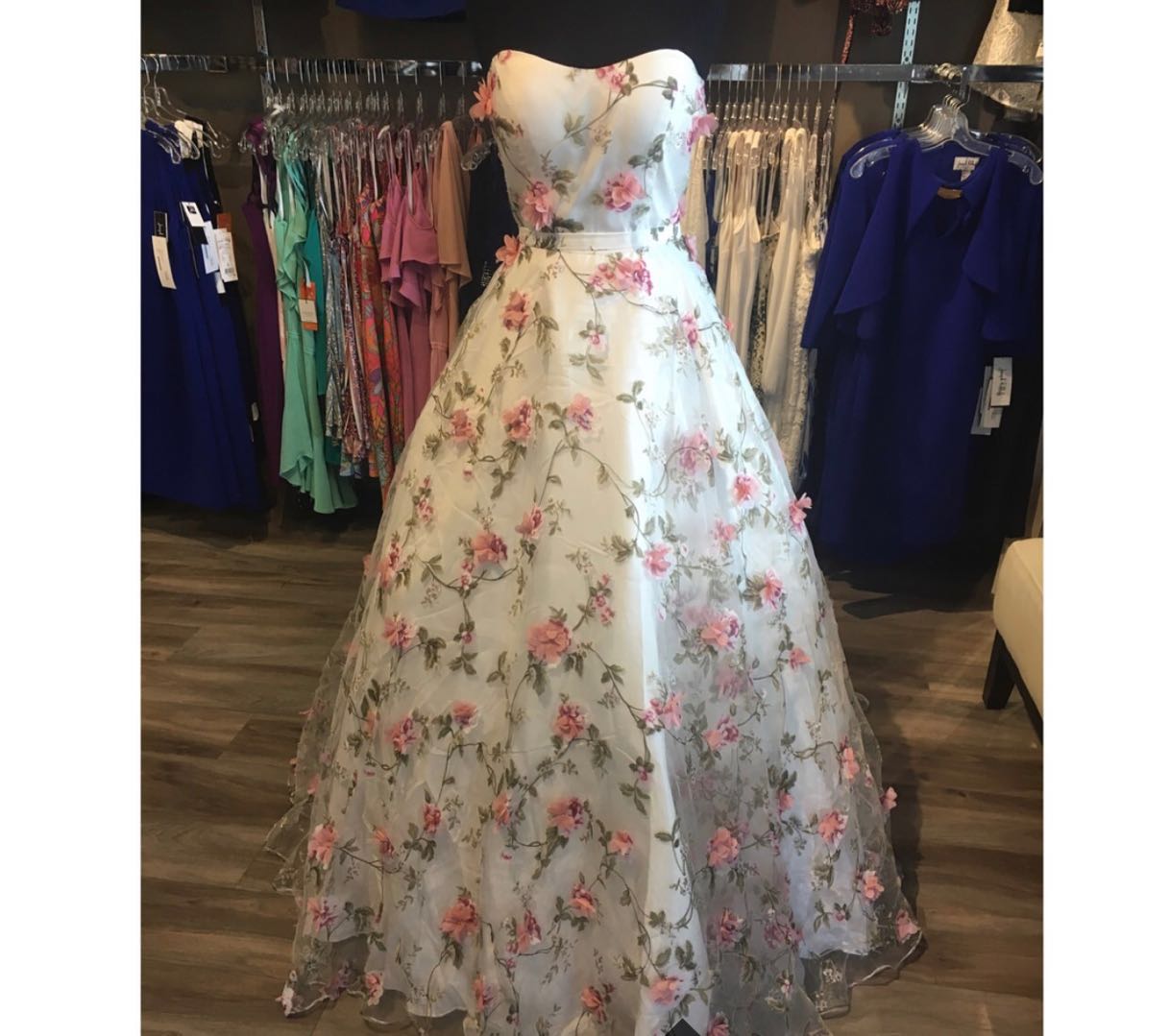 In Stock Special Occasion Dresses Court Train 3D Floral Gowns Strapless Corset Back Evening Party Dress 2018, Same as image
In Stock Special Occasion Dresses Court Train 3D Floral Gowns Strapless Corset Back Evening Party Dress 2018, Same as image