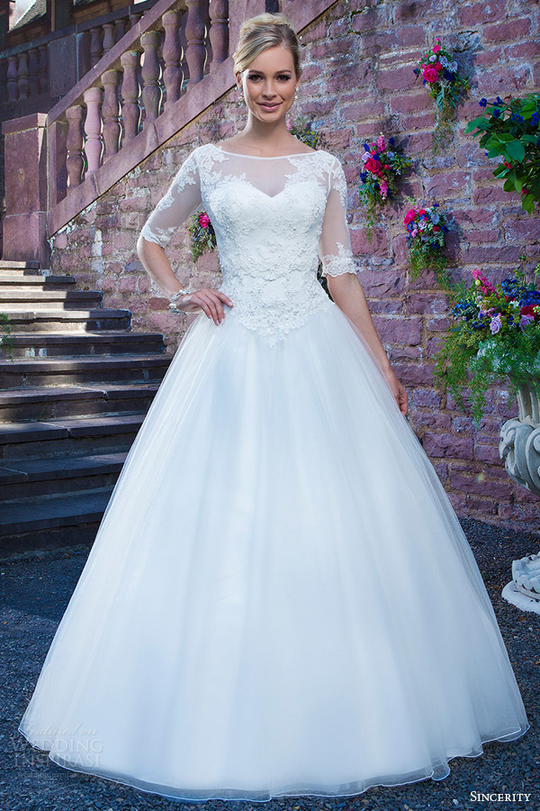 2016 spring Autumn Garden Wedding Dresses 3/4 Long Sleeve A Line V back organza Vestidos de Novia Lace Applique Cheap Bridesmaid Gown, White
2016 spring Autumn Garden Wedding Dresses 3/4 Long Sleeve A Line V back organza Vestidos de Novia Lace Applique Cheap Bridesmaid Gown, White