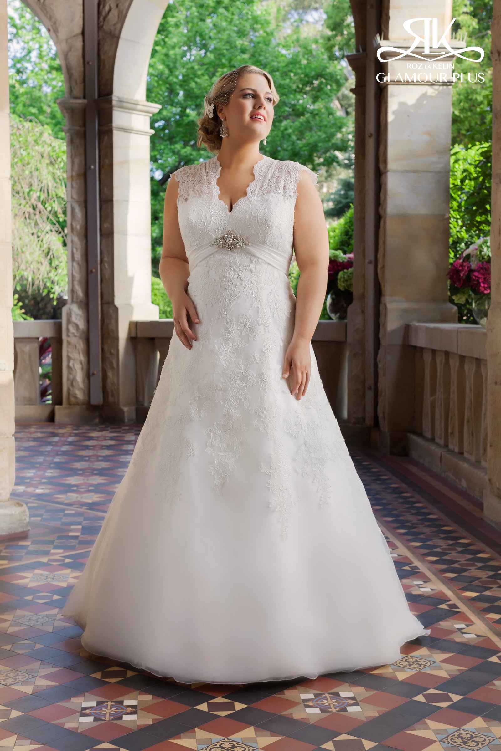 New Arrival Plus Size A Line Lace Wedding Dresses With Capped Sleeve V Neck Long Princess Bridal Gowns W1362 Hollow Handmade Appliques Cheap, Champagne
New Arrival Plus Size A Line Lace Wedding Dresses With Capped Sleeve V Neck Long Princess Bridal Gowns W1362 Hollow Handmade Appliques Cheap, Champagne