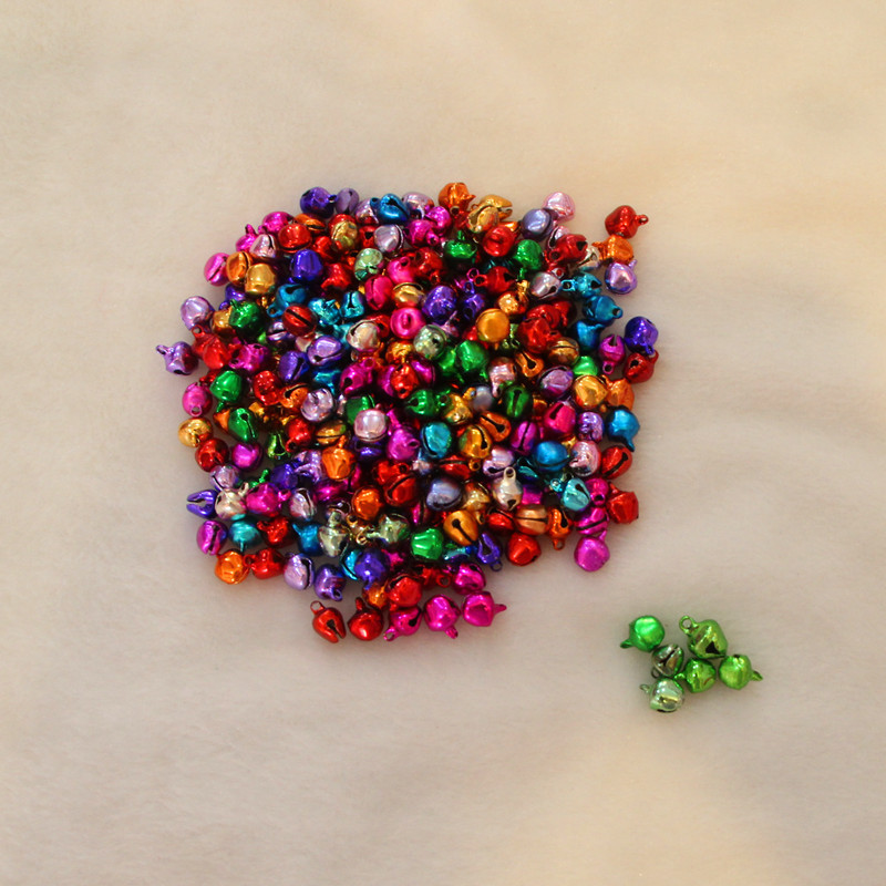 100pcs/Lot 8mm Mixed Color Metal Jingle Bells Christmas Ornaments Decoration Christmas Bell Free Shipping Party Decoration
100pcs/Lot 8mm Mixed Color Metal Jingle Bells Christmas Ornaments Decoration Christmas Bell Free Shipping Party Decoration