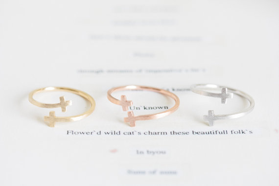 Fashion jewelry iron jesus sideways double cross cuff finger religious ring for women stretch girl ringsWholesale Free shipping
Fashion jewelry iron jesus sideways double cross cuff finger religious ring for women stretch girl ringsWholesale Free shipping