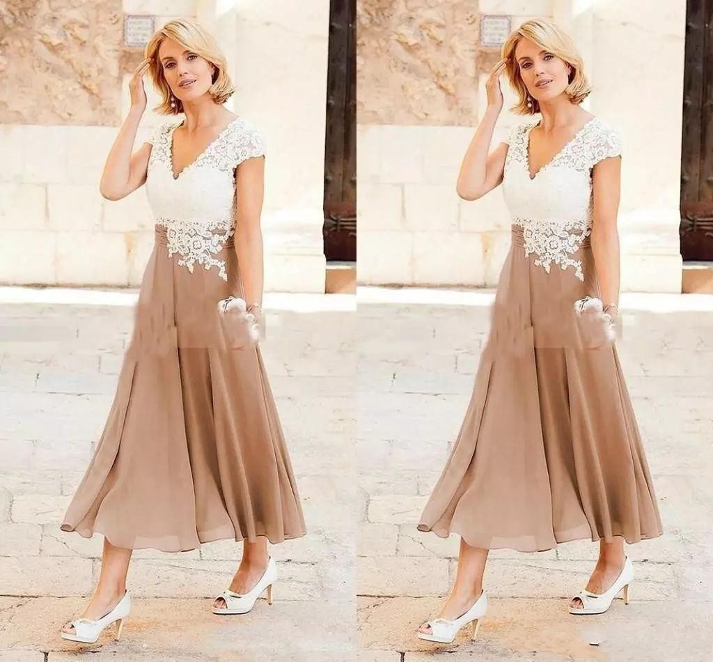 2018 Champagne Mother Of The Bride Dresses V Neck White Lace Applique Beads Cap Sleeves Tea Length Plus Size Wedding Guest Gowns
2018 Champagne Mother Of The Bride Dresses V Neck White Lace Applique Beads Cap Sleeves Tea Length Plus Size Wedding Guest Gowns