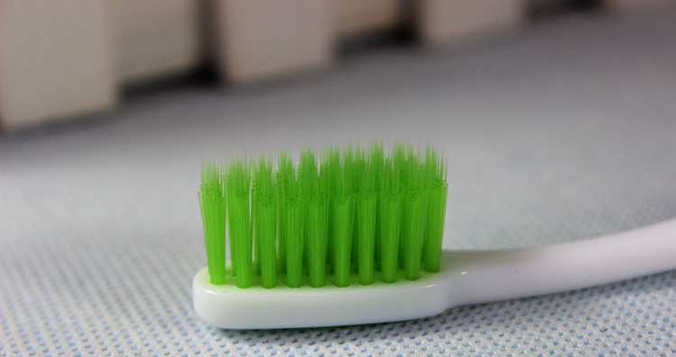 new arrival Aloe Dent toothbrush with Double green fur for adult/childen toothbrush for Antibacterial cleaning
