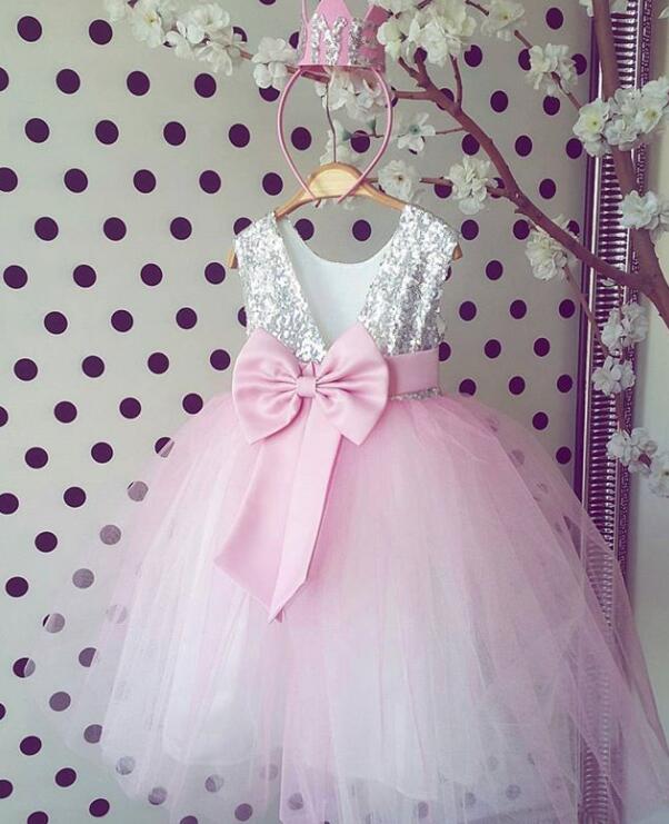 Hot Selling Scoop Silver Sequined V Back Pink Tulle Flower Girl Dresses for Wedding Party with Bowknot, Fuchsia
Hot Selling Scoop Silver Sequined V Back Pink Tulle Flower Girl Dresses for Wedding Party with Bowknot, Fuchsia